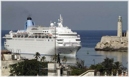 Thomson Dream entering in Havana